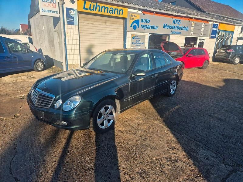 Grün Gebraucht 2007 Mercedes E220 Limousine | 4.995 € (Fairer Preis) - Bild 1/4
