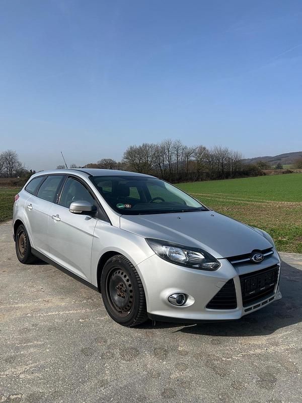 Gebraucht Ford Focus Champions Edition 115 PS (84 kW) 2012 Silber Kombi