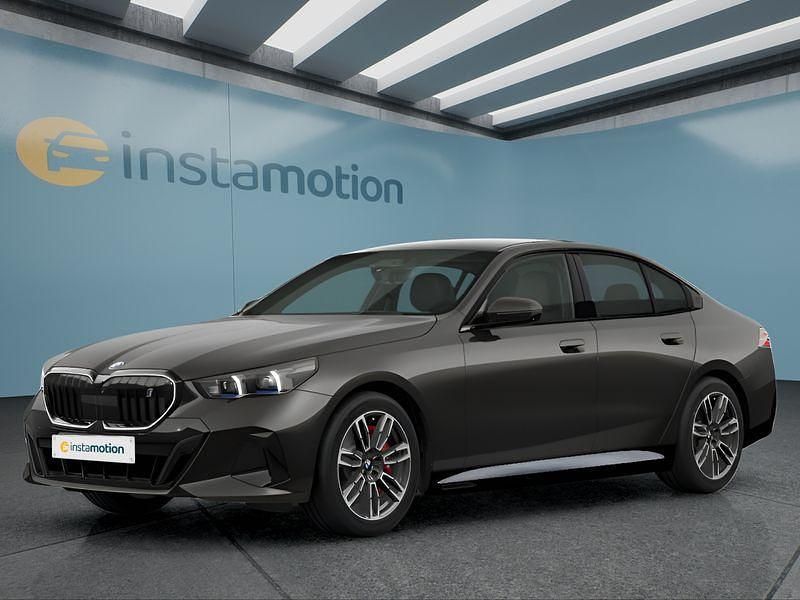 Grau Neu 2025 BMW i5 Limousine | 74.799 € (Superpreis) - Bild 1/4