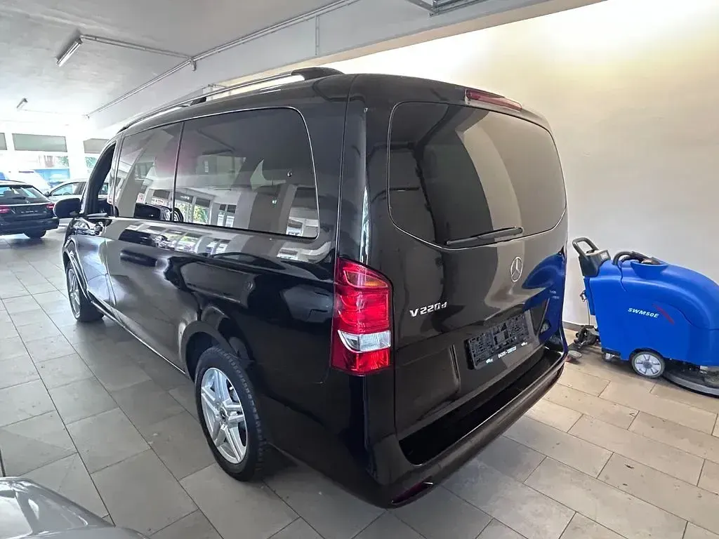 Gebraucht Mercedes V220 163 PS (119 kW) 2021 Schwarz Van / Kleinbus