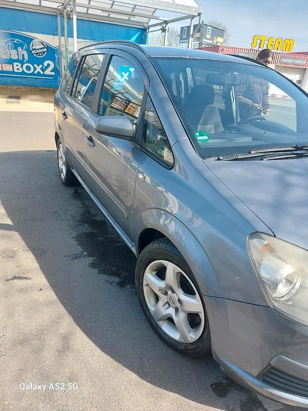 Second-hand Opel Zafira 107 CP (78 kW) 2008 Gri Monovolum