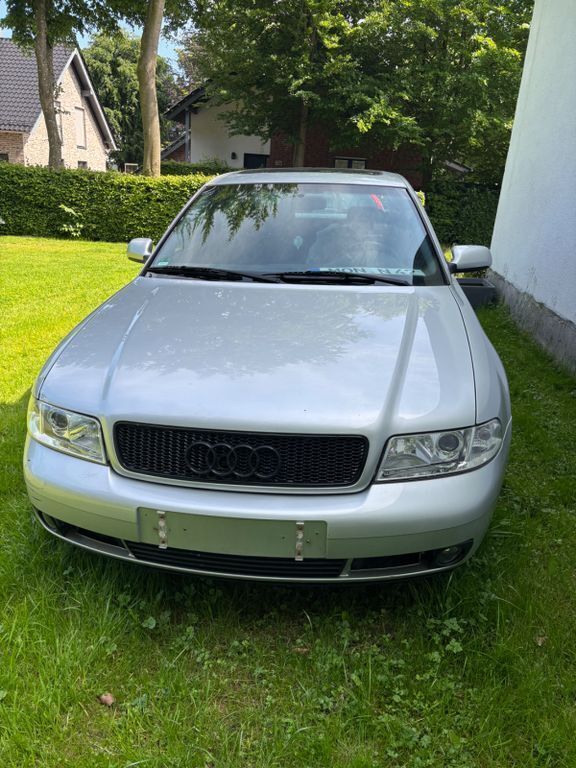 Grau Gebraucht 1999 Audi A4 Limousine | 4.000 € (Etwas zu teuer) - Bild 1/4