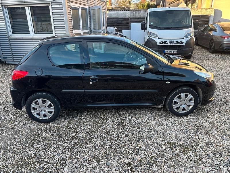 Gebraucht Peugeot 206+ 75 PS (55 kW) 2010 Schwarz Kleinwagen