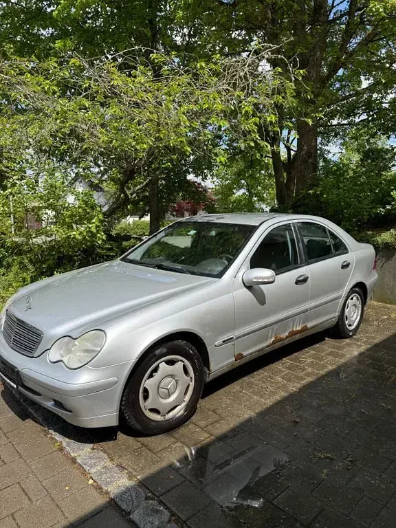 Gebraucht Mercedes C200 Classic 122 PS (89 kW) 2002 Silber Limousine