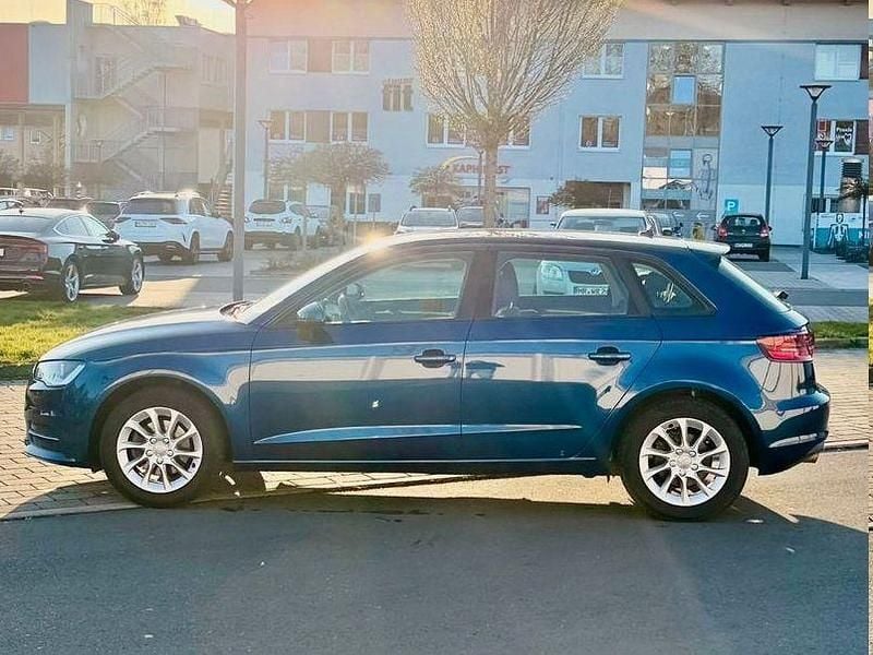 Gebraucht Audi A3 Sportback Attraction 110 PS (80 kW) 2014 Blau Kleinwagen