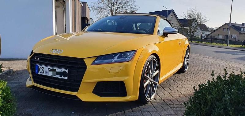 Gelb Gebraucht 2017 Audi TT Roadster Design Cabrio | 35.200 € (Etwas zu teuer) - Bild 1/4