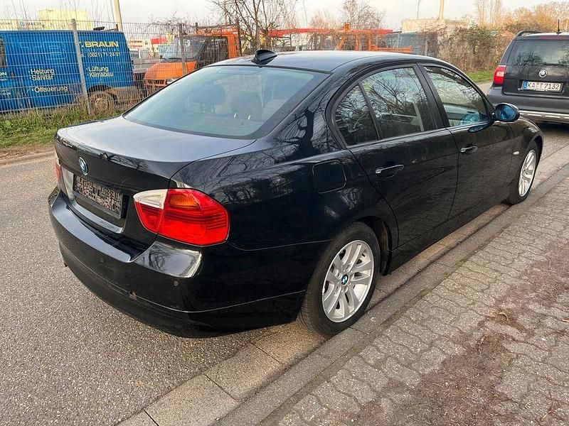 Gebraucht BMW 320 177 PS (130 kW) 2008 Schwarz Limousine