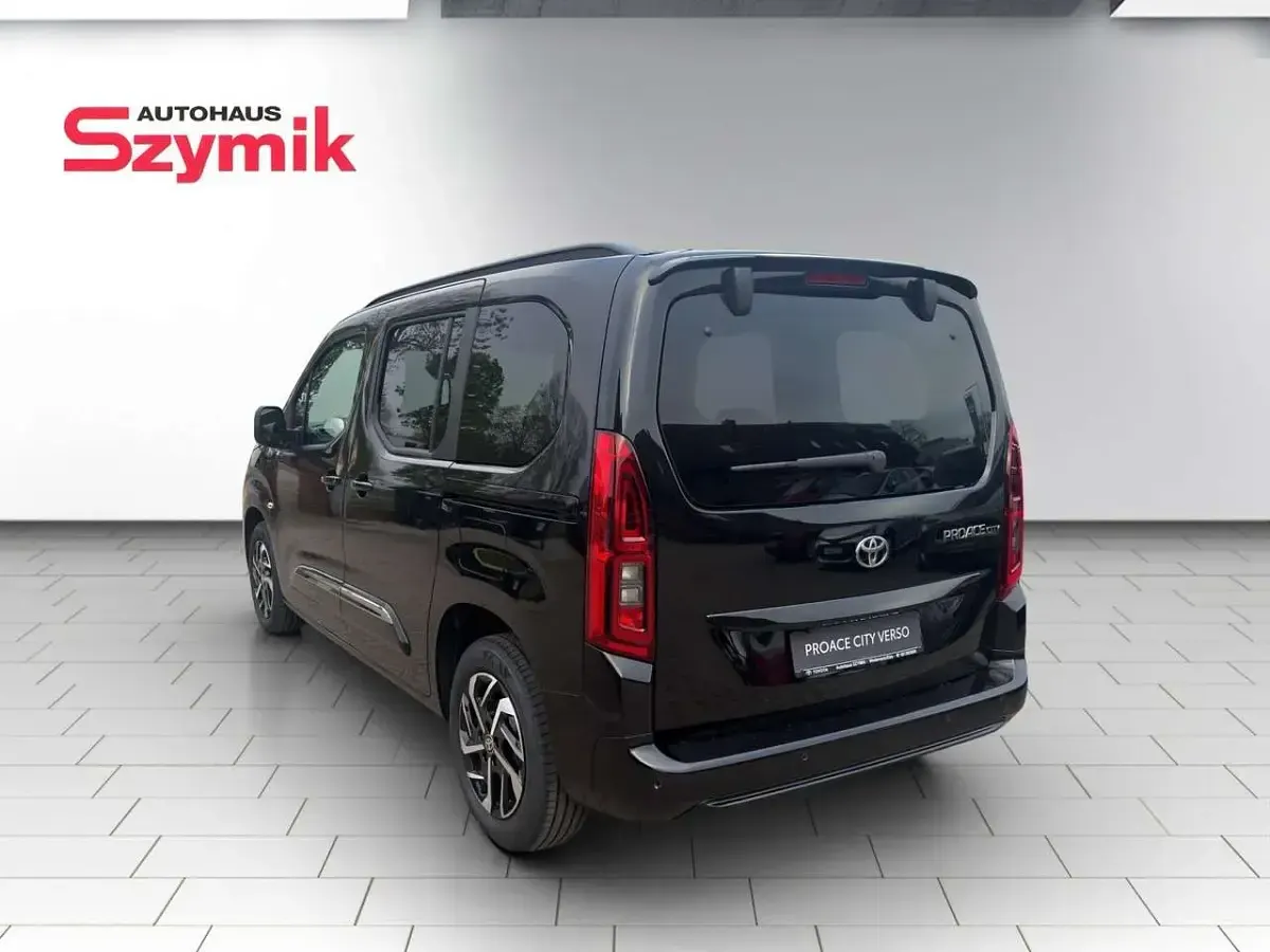 Neu Toyota Proace Verso City 110 PS (80 kW) 2026 Schwarz Kombi