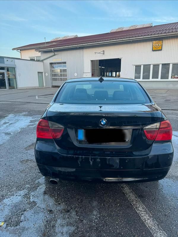 Gebraucht BMW 318 129 PS (94 kW) 2007 Schwarz Limousine