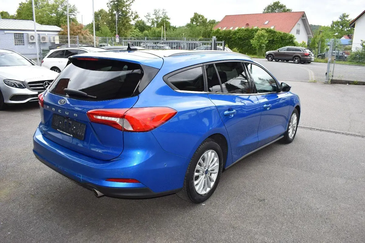 Gebraucht Ford Focus Titanium 120 PS (88 kW) 2020 Blau Kombi