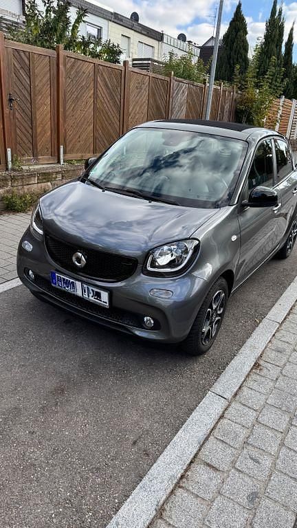Grau Gebraucht 2017 Smart ForFour Prime Kleinwagen | 11.950 € (Fairer Preis) - Bild 1/4