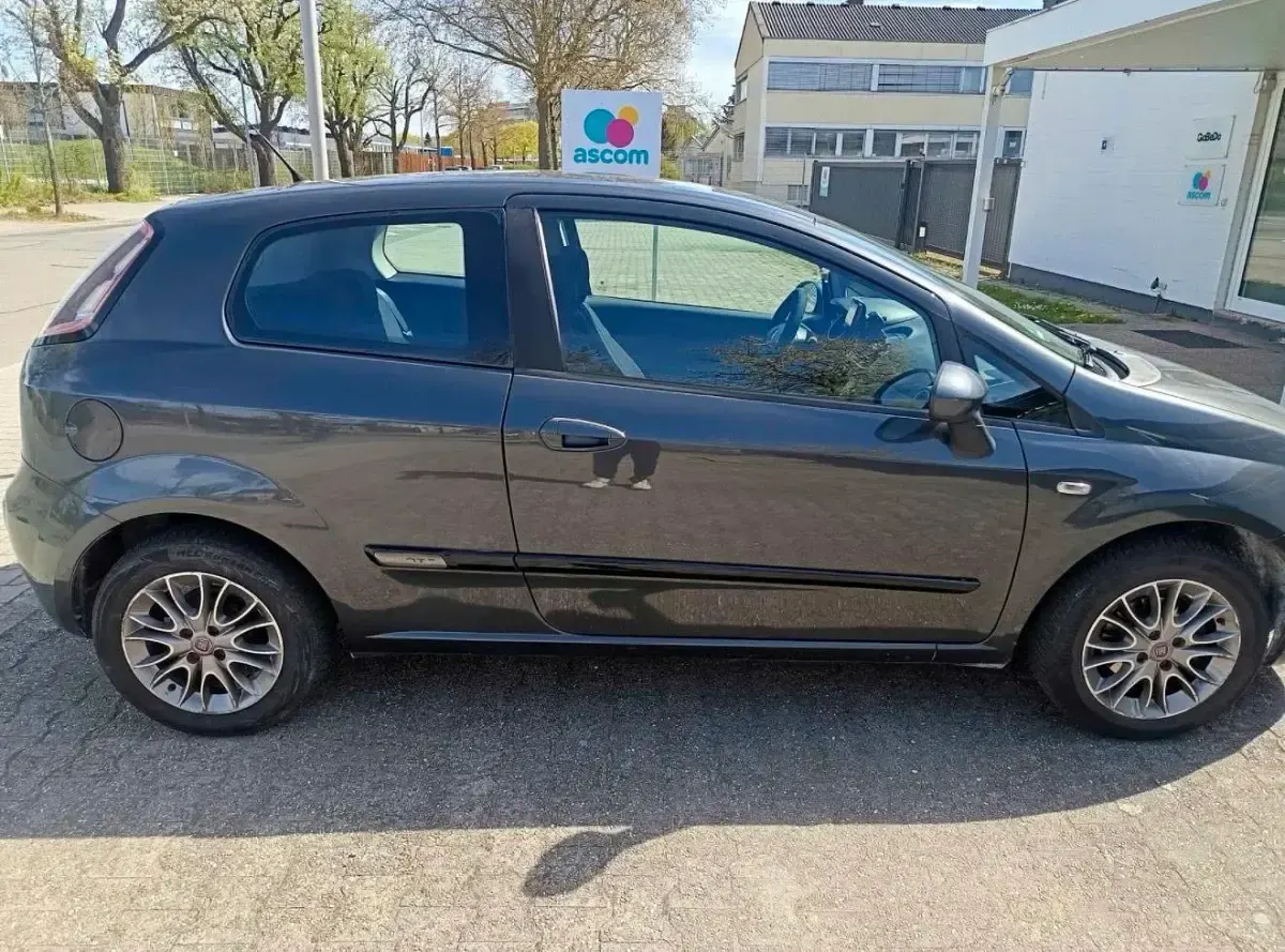 Gebraucht Fiat Punto 60 PS (44 kW) 2012 Grau Kleinwagen