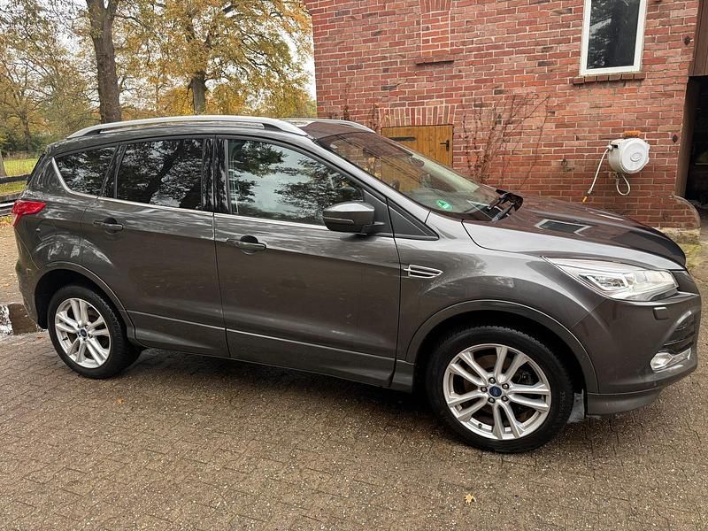 Gebraucht Ford Kuga Individual 180 PS (132 kW) 2016 Grau SUV