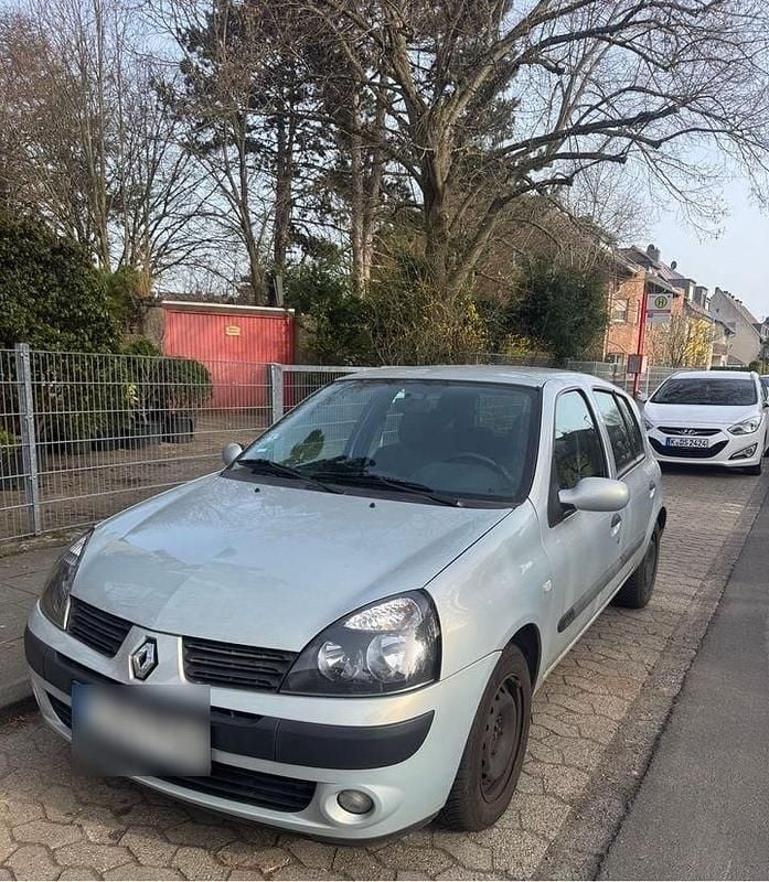 Gebraucht Renault Clio II 75 PS (55 kW) 2003 Silber Kleinwagen
