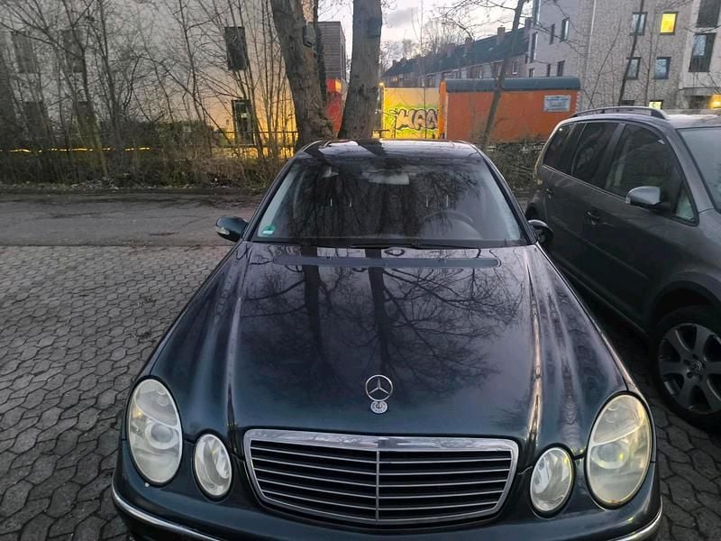 Gebraucht Mercedes E220 150 PS (110 kW) 2002 Schwarz Kombi