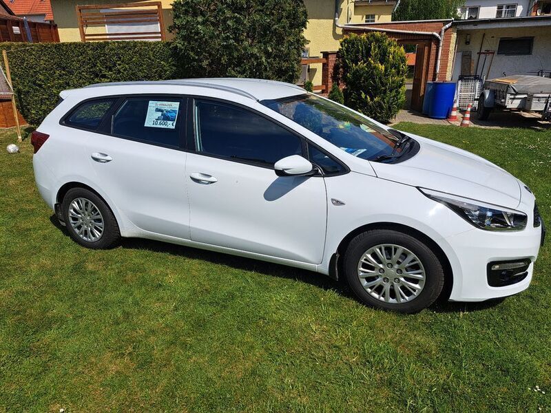 Weiß Gebraucht 2018 Kia Ceed Sportswagon Kombi | 9.999 € (Guter Preis) - Bild 1/4