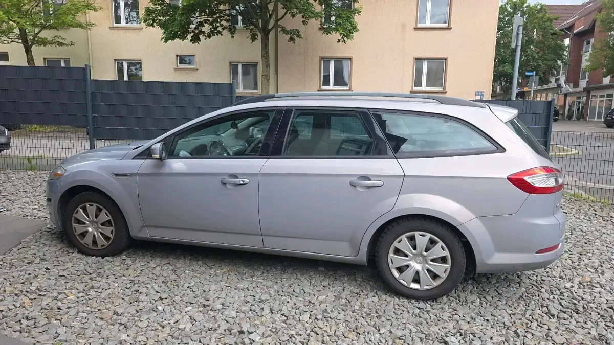Gebraucht Ford Mondeo 145 PS (106 kW) 2011 Grau Kombi