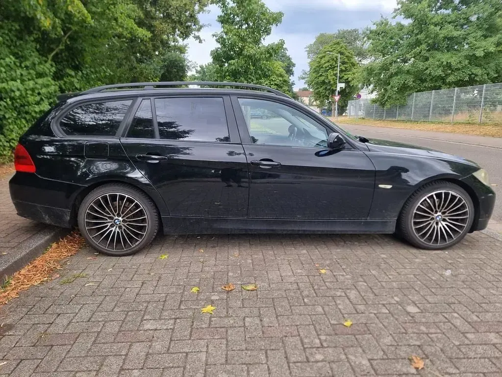Gebraucht BMW 318 122 PS (89 kW) 2007 Schwarz Kombi