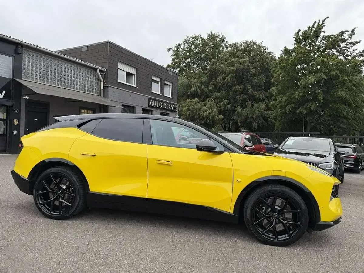 Gebraucht Lotus Eletre 450 kW (612 PS) 2023 Solar yellow SUV