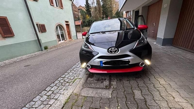 Gebraucht Toyota Aygo 69 PS (50 kW) 2017 Schwarz Kleinwagen