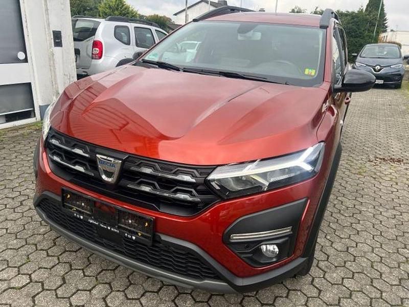 Braun Gebraucht 2022 Dacia Jogger Extreme Van / Kleinbus | 14.930 € - Bild 1/4