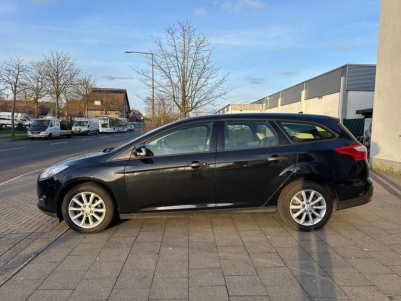 Gebraucht Ford Focus 101 PS (74 kW) 2014 Schwarz Kombi