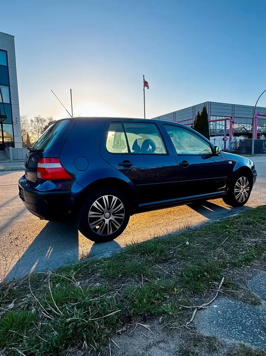Gebraucht VW Golf IV Edition 101 PS (74 kW) 2002 Blau Kleinwagen
