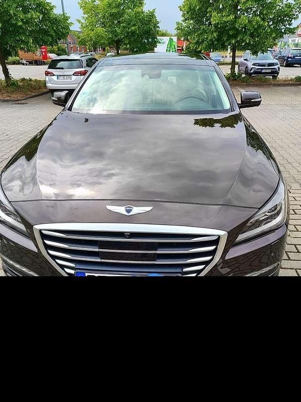 Braun Gebraucht 2015 Hyundai Genesis Basis Limousine | 19.000 € (Fairer Preis) - Bild 1/4