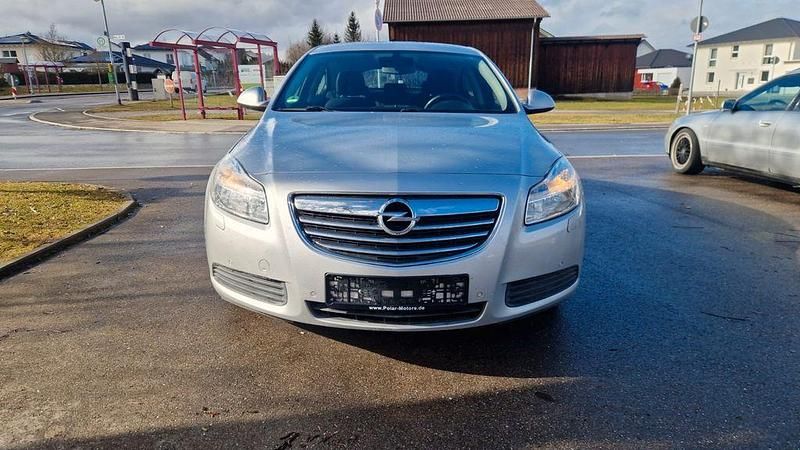 Gebraucht Opel Insignia Edition 140 PS (102 kW) 2012 Silber Limousine