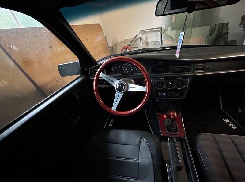 Gebraucht Mercedes 190 107 PS (78 kW) 1992 Schwarz Limousine