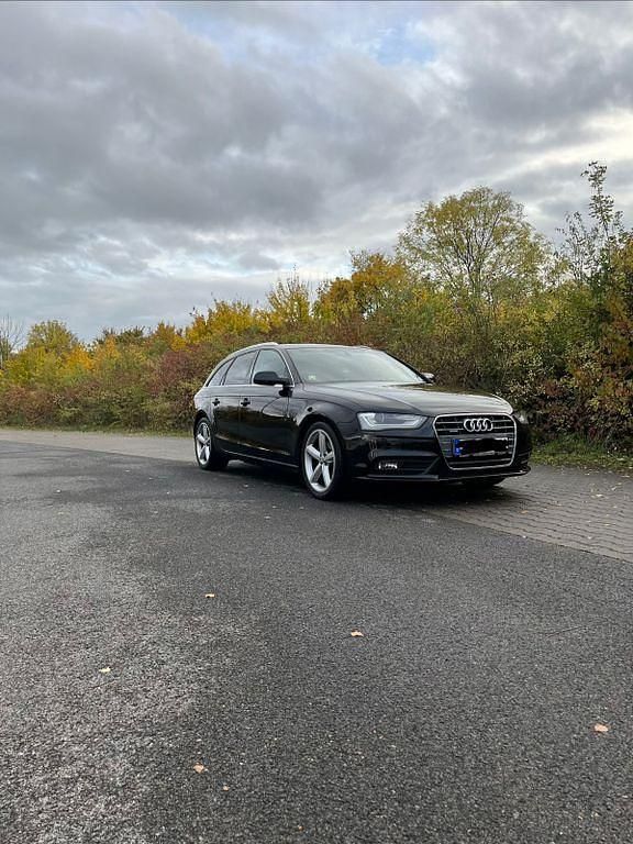 Gebraucht Audi A4 Sport 177 PS (130 kW) 2013 Schwarz Limousine
