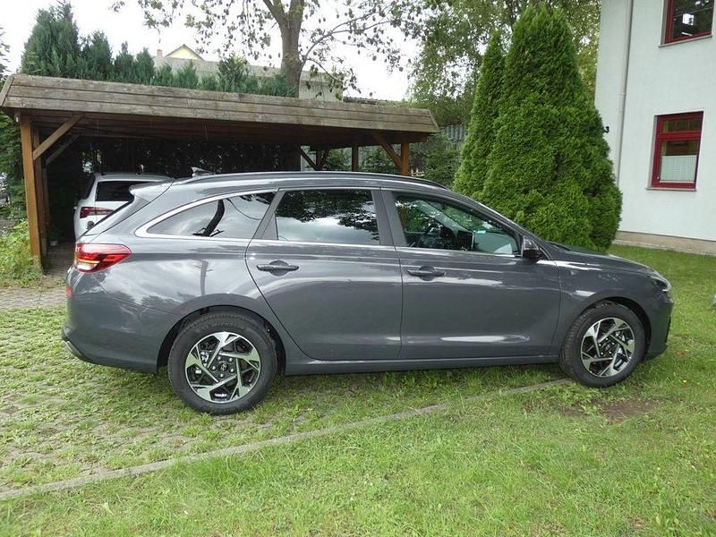 Neu Hyundai i30 140 PS (102 kW) 2025 Grau Limousine