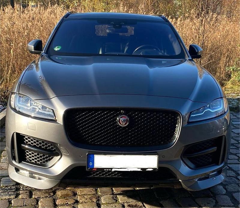 Grau Gebraucht 2017 Jaguar F-Pace R-Sport SUV | 28.400 € (Etwas zu teuer) - Bild 1/4