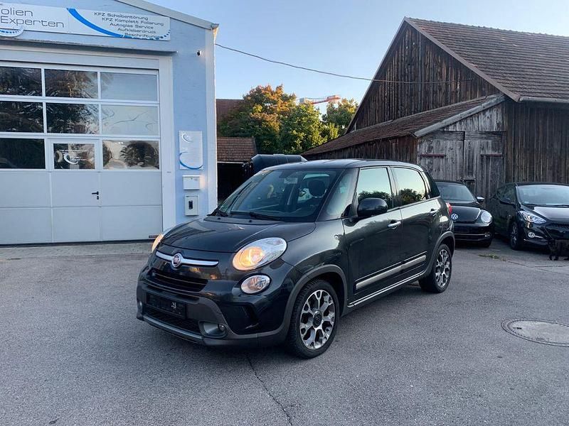 Grau Gebraucht 2014 Fiat 500L Trekking Van / Kleinbus | 5.690 € (Fairer Preis) - Bild 1/4