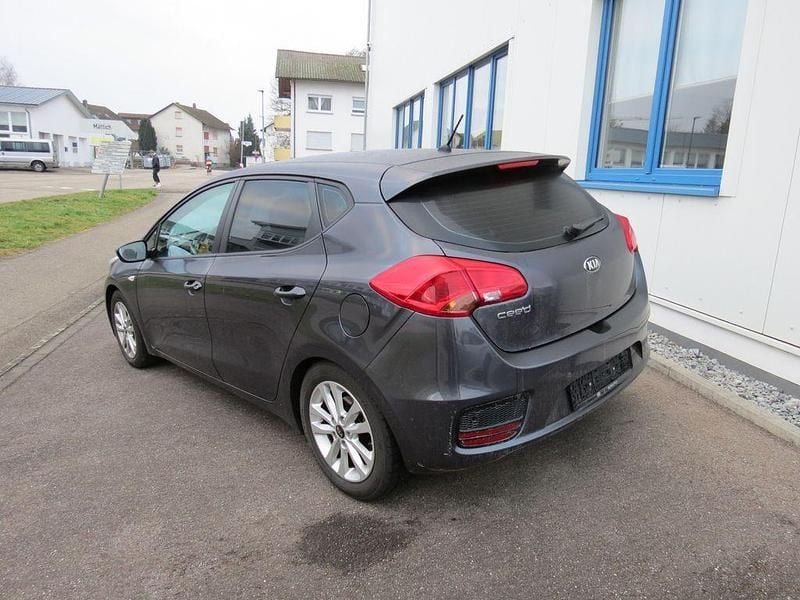 Gebraucht Kia Ceed 99 PS (72 kW) 2017 Grau Kleinwagen