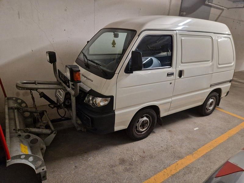 Weiß Gebraucht 2011 Piaggio Porter Van / Kleinbus | 15.000 € (Fairer Preis) - Bild 1/4