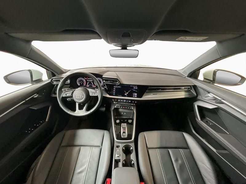 Second-hand Audi A3 S-line plus 150 CP (110 kW) 2024 Alb Berlinǎ