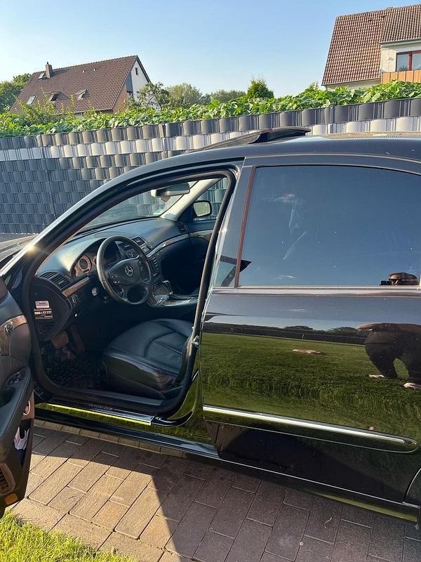 Schwarz Gebraucht 2008 Mercedes E320 Avantgarde Limousine | 6.999 € (Etwas zu teuer) - Bild 1/4