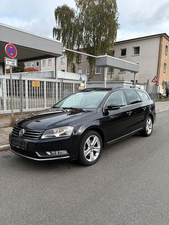 Schwarz Gebraucht 2013 VW Passat Comfortline Kombi | 4.799 € (Guter Preis) - Bild 1/4