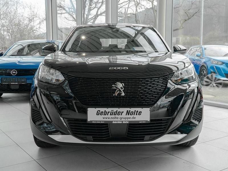 Gebraucht Peugeot e-2008 Active 100 kW (136 PS) 2022 Schwarz SUV