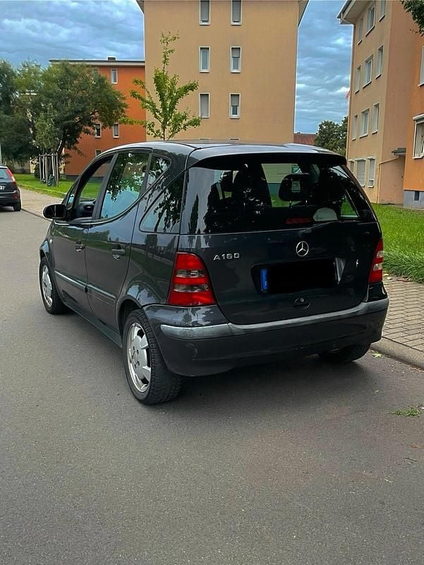 Grau Gebraucht 2002 Mercedes A160 Kleinwagen | 1.000 € (Fairer Preis) - Bild 1/4