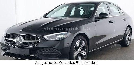Obsidianschwarzmetallic (metallic) Gebraucht 2022 Mercedes C180 Avantgarde Limousine | 28.890 € (Fairer Preis) - Bild 1/4