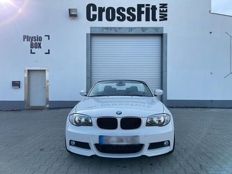 Weiß Gebraucht 2011 BMW 118 Cabriolet M Sport Cabrio | 7.850 € (Guter Preis) - Bild 1/4