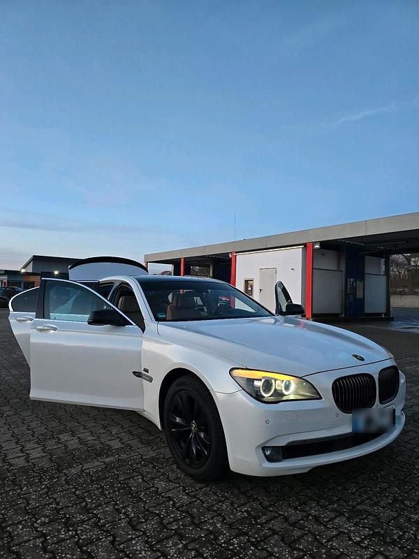Gebraucht BMW 740 360 PS (264 kW) 2012 Weiß Limousine