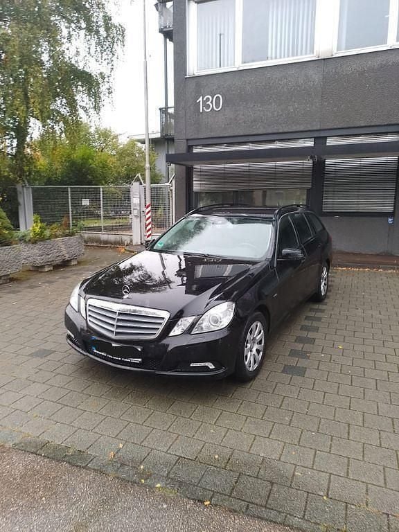 Schwarz Gebraucht 2010 Mercedes E250 Kombi | 5.000 € (Superpreis) - Bild 1/4