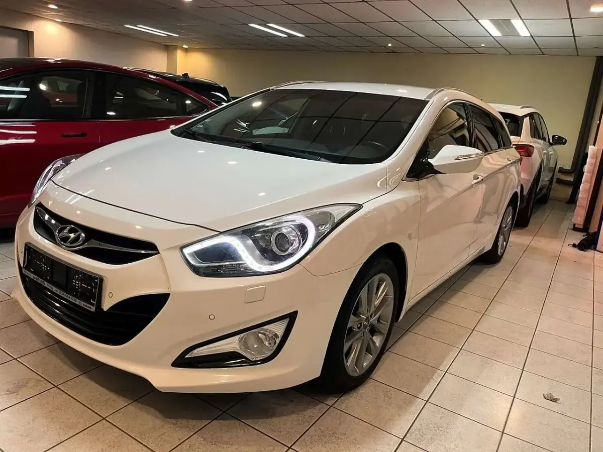 Gebraucht Hyundai i40 177 PS (130 kW) 2014 Creamy white / sol Kombi