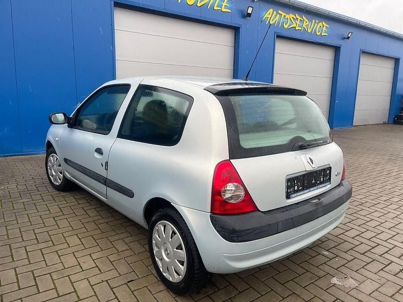 Gebraucht Renault Clio II Authentique 58 PS (42 kW) 2004 Silber Limousine