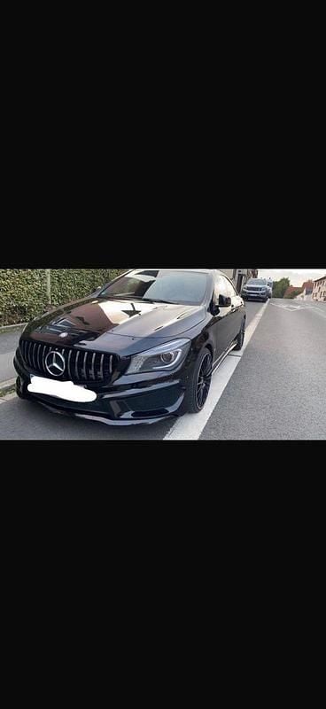 Schwarz Gebraucht 2015 Mercedes CLA200 AMG line Coupé | 15.000 € (Fairer Preis) - Bild 1/4