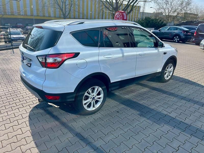 Gebraucht Ford Kuga Cool & Connect 150 PS (110 kW) 2019 Frozen white SUV