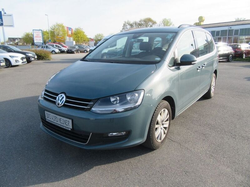 Blau Gebraucht 2022 VW Sharan Comfortline Van / Kleinbus | 24.999 € (Superpreis) - Bild 1/4